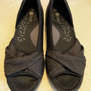 BZees Remix in all black. Heeled. Size 7.5